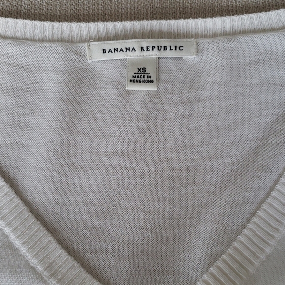 Banana Republic v-neck short sleeved sweater - Picture 4 of 10